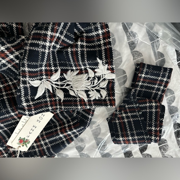 Fanm Mon Plaid Dress with Embroidered Floral Accents - Picture 9 of 10